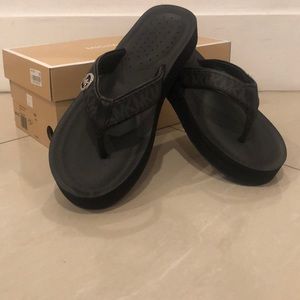 Flip flop MK logo 💛